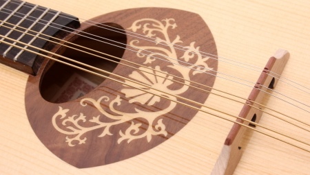 Co je mandolína a jaký je nástroj?