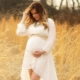 Bílé těhotenské šaty
