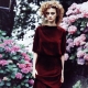 Veliūrinės suknelės – įspūdinga išvaizda su kilnumo dvelksmu