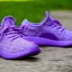 kasut berwarna ungu