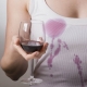 Làm thế nào để tẩy vết rượu vang đỏ trên quần áo?
