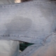כיצד להסיר כתמים שומניים על ג'ינס?