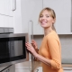 Bagaimana untuk membersihkan ketuhar gelombang mikro?