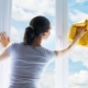 Làm thế nào để làm sạch cửa sổ không bị ố tại nhà?