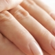 Come ringiovanire la pelle delle mani a casa?
