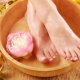 Peeling pour les pieds: types et caractéristiques de la procédure