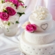 Bijela svadbena torta: dizajnerske ideje i kombinacije s drugim bojama