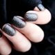 Black glitter manicure - liwanag at kagandahan