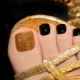 Ideas for decorating a pedicure with gold
