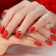 Interessante ideeën voor rode matte manicure