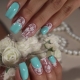 Comment décorer joliment vos ongles en bleu et blanc ?