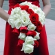 Červené a bílé svatební kytice