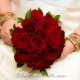 Rood bruidsboeket: subtiliteiten naar keuze van bloemen en design