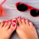 Red pedicure: design features and fashion ideas