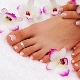 Review of popular pedicure shades and spectacular color schemes