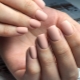 Geheimen van de perfecte beige matte manicure