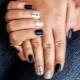 Manicure blu con argento