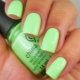 Mga naka-istilong ideya para sa disenyo ng light green manicure