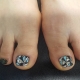 Options for a beautiful and original pedicure with geometry