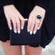 Hoe kies je de juiste manicure voor een zwarte jurk?