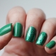 Green gel polish: posibleng mga kumbinasyon at mga pagpipilian sa disenyo