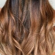 Balayazh auf hellbraunem Haar: Beschreibung und Tipps zur Farbauswahl