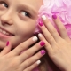 Ideeën voor het decoreren van een manicure voor tieners