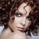 تجعيد الشعر بالكيراتين: الميزات والتركيبات والتكنولوجيا