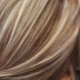 Korostus sävytyksellä vaaleanruskeille hiuksille