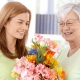 Apa yang perlu diberikan kepada ibu selama 65 tahun?