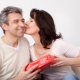 Apa yang perlu diberikan kepada suami saya selama 50 tahun?