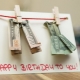 كم هو جميل أن تعطي المال لعيد ميلاد؟