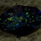Zwarte opaal: hoe het eruit ziet, eigenschappen en gebruik