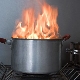 Jak se zbavit zápachu spáleniny v bytě po připálené pánvi?