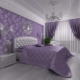 Diseño de interiores de dormitorio en colores lila.