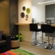 Studio-Apartment mit Bartheke: die Auswahl an Küchen- und Designmerkmalen