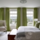 Ciri-ciri penggunaan langsir hijau di bahagian dalam bilik tidur