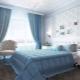 Jemnost dekorace ložnice v modrých tónech