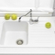 Sinki putih untuk dapur: ciri dan petua untuk memilih