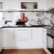 Glasschürzen für die Küche: Sorten, Tipps zur Auswahl und Pflege