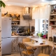 ¿Cómo equipar una cocina pequeña para que sea acogedora y cómoda?