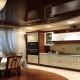 Plafonds à plusieurs niveaux dans la cuisine: caractéristiques, variétés, choix et exemples