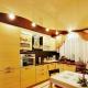 Éclairage dans la cuisine avec un plafond tendu : le choix et l'emplacement des lampes