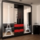 Armoires coulissantes avec miroir dans le couloir: caractéristiques, types et placement