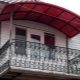 Visor balkoni: jenis dan kehalusan pemasangan