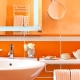 Oranžas vannas istabas flīzes: plusi un mīnusi, dekorēšanas padomi, piemēri