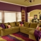 La combinazione di colori all'interno del soggiorno