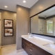 Kā izvēlēties lielu vannas istabas spoguli?