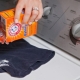 Comment enlever les taches sous les aisselles sur les vêtements colorés ?