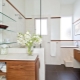 Glazen planken in de badkamer: variëteiten, tips om te kiezen